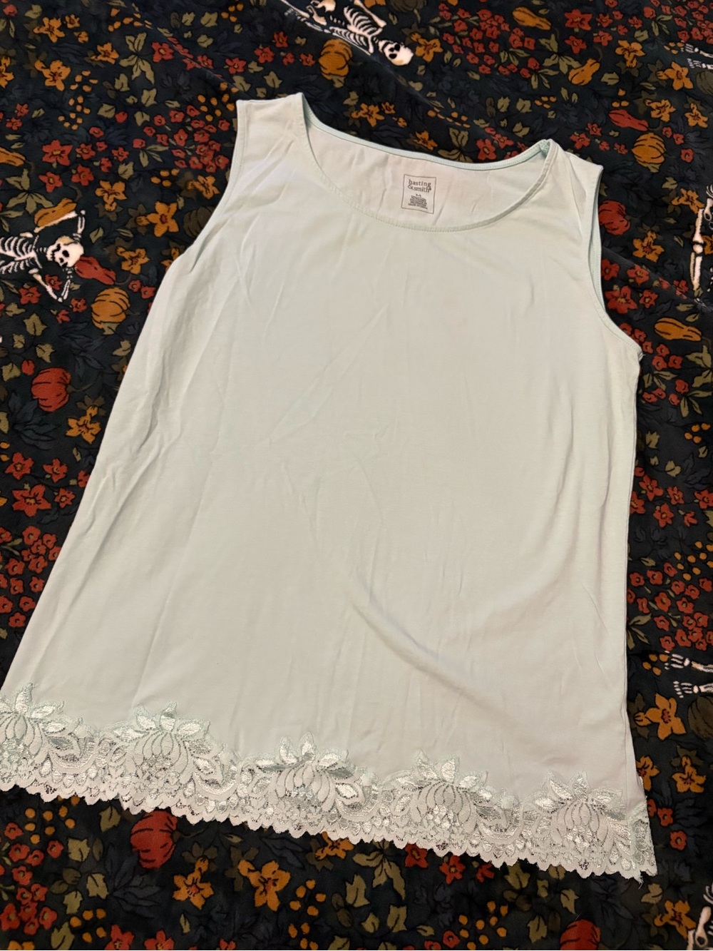 Sleeveless Lace-Hem Tank Top - Light Mint